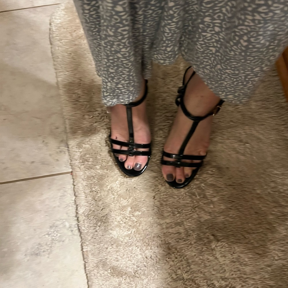 Jessica Simpson Black Wedge Sandals, new with tag, women’s 9, cute and stylish - Picture 5 of 8